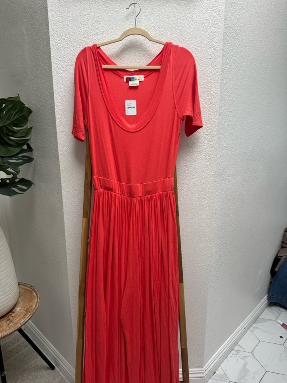 Wide-Leg Coral Jumpsuit with Scoop Neck - Picture 2 of 11